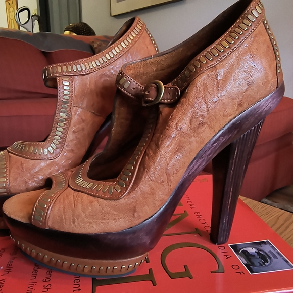 Colleen Cordero Platform Heels Studded Brown Leather and Wood High Heels - Picture 4 of 16